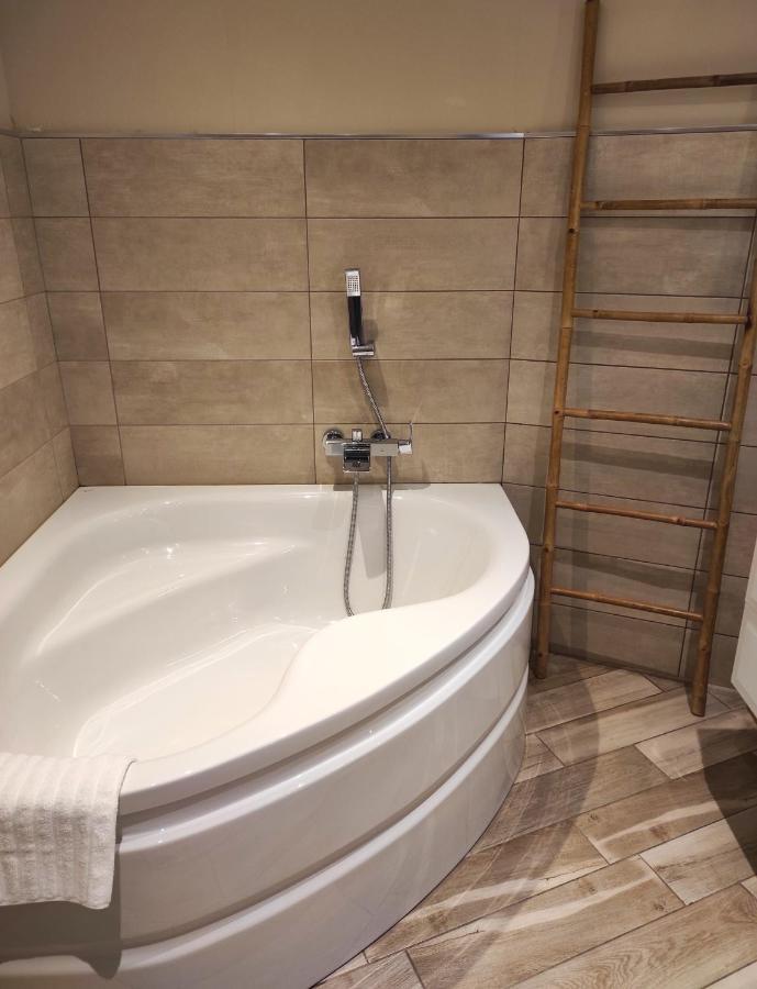 Hotel Calavita Rooftop & Spa San-Martino-di-Lota Ngoại thất bức ảnh