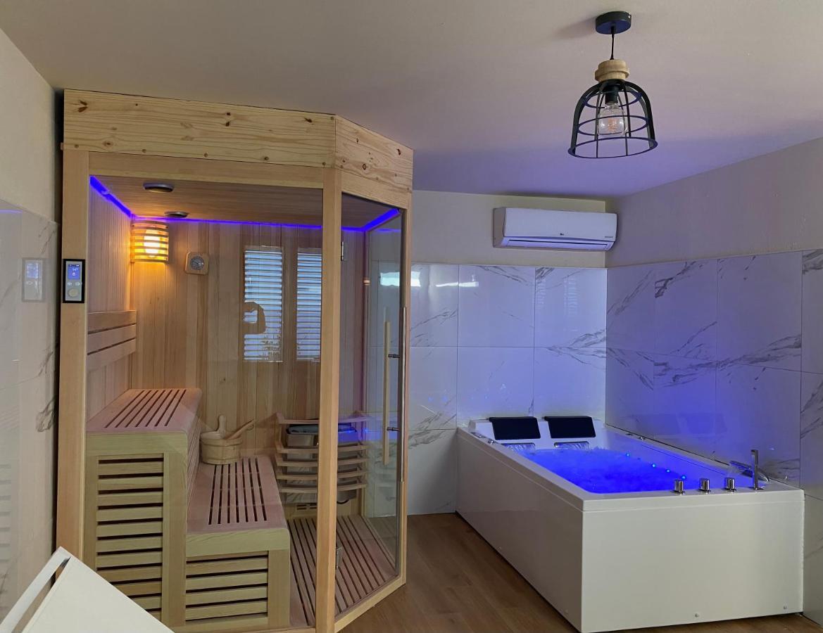 Hotel Calavita Rooftop & Spa San-Martino-di-Lota Ngoại thất bức ảnh