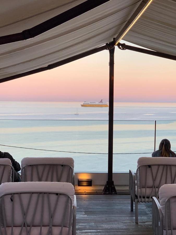 Hotel Calavita Rooftop & Spa San-Martino-di-Lota Ngoại thất bức ảnh